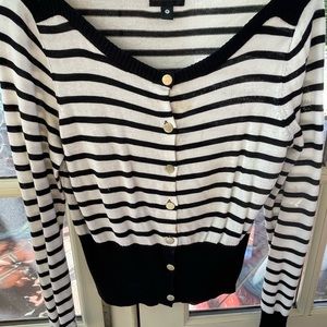 Like brand new Worthington sweater. Only worn a few times!